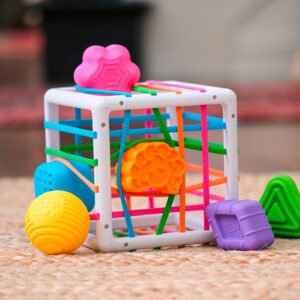 Cubo elástico con figuras para encajar